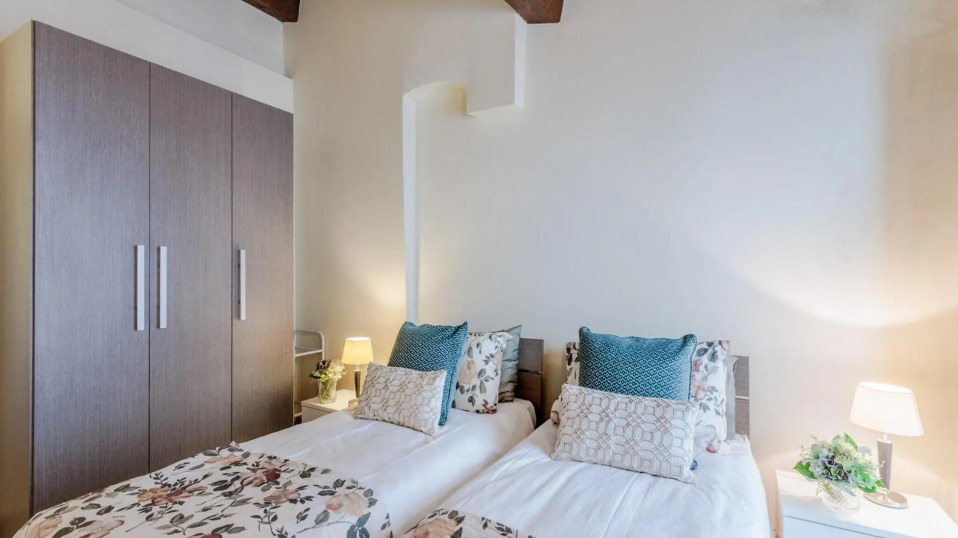 Serene Historic Apartment In Central لوكا