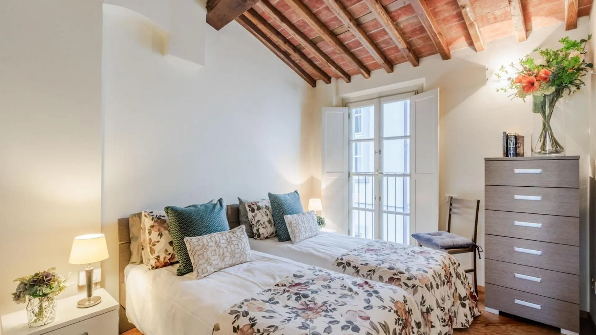 Serene Historic Apartment In Central لوكا 0*,  إيطاليا