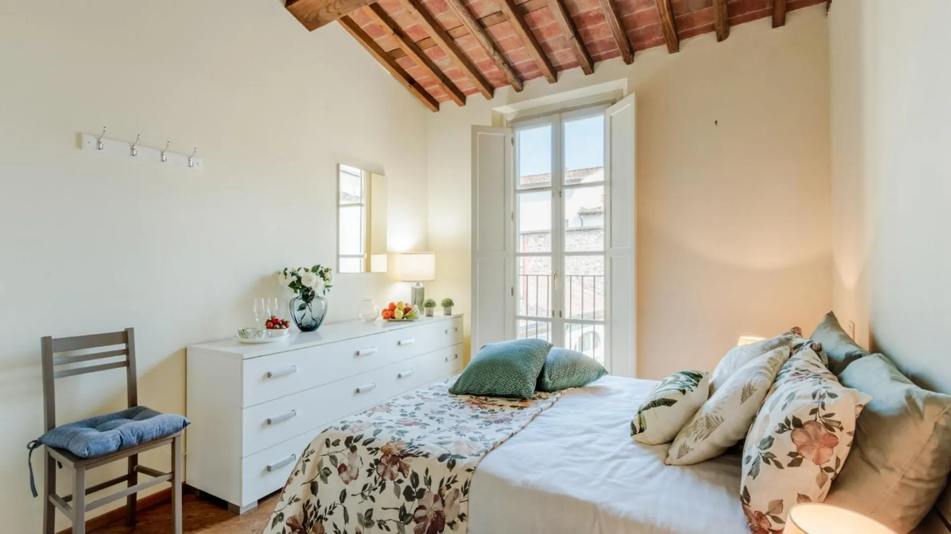 Serene Historic Apartment In Central Lucca
