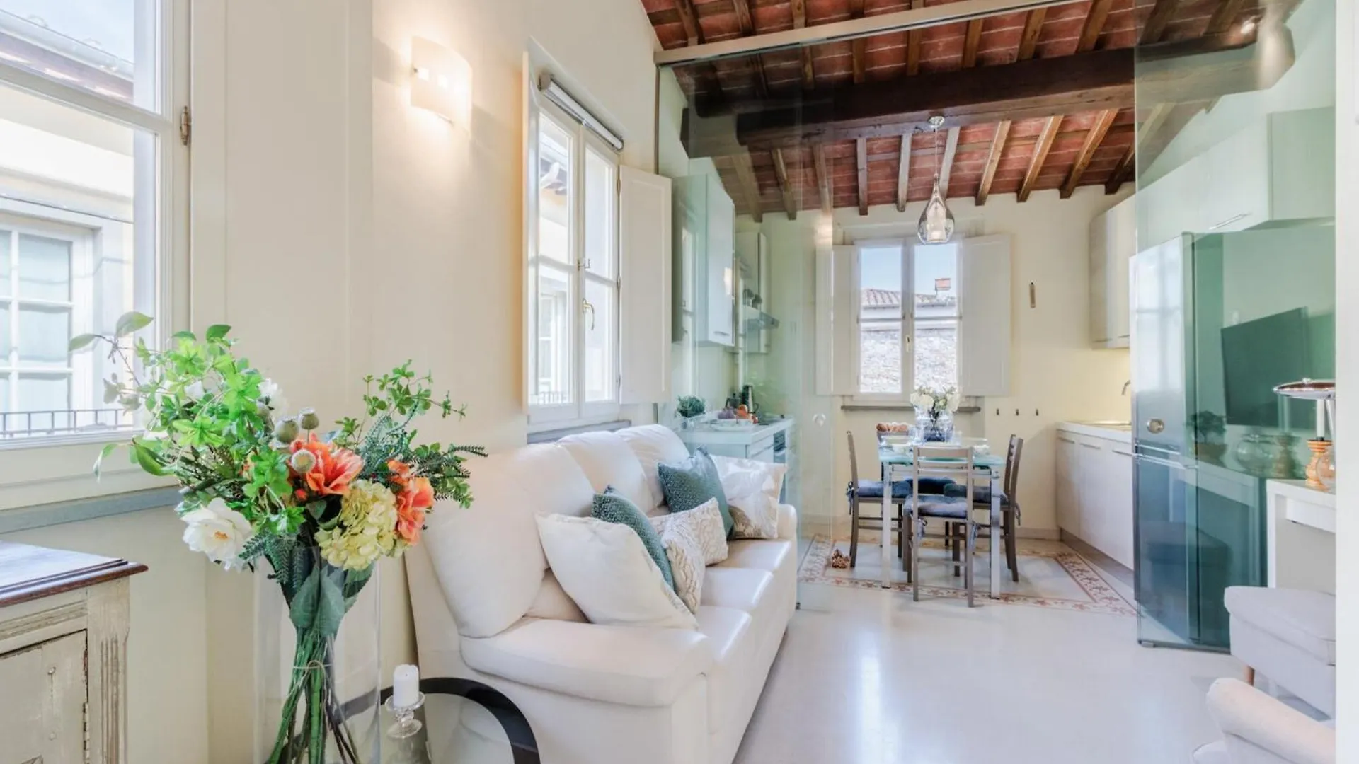 Serene Historic Apartment In Central Lucca