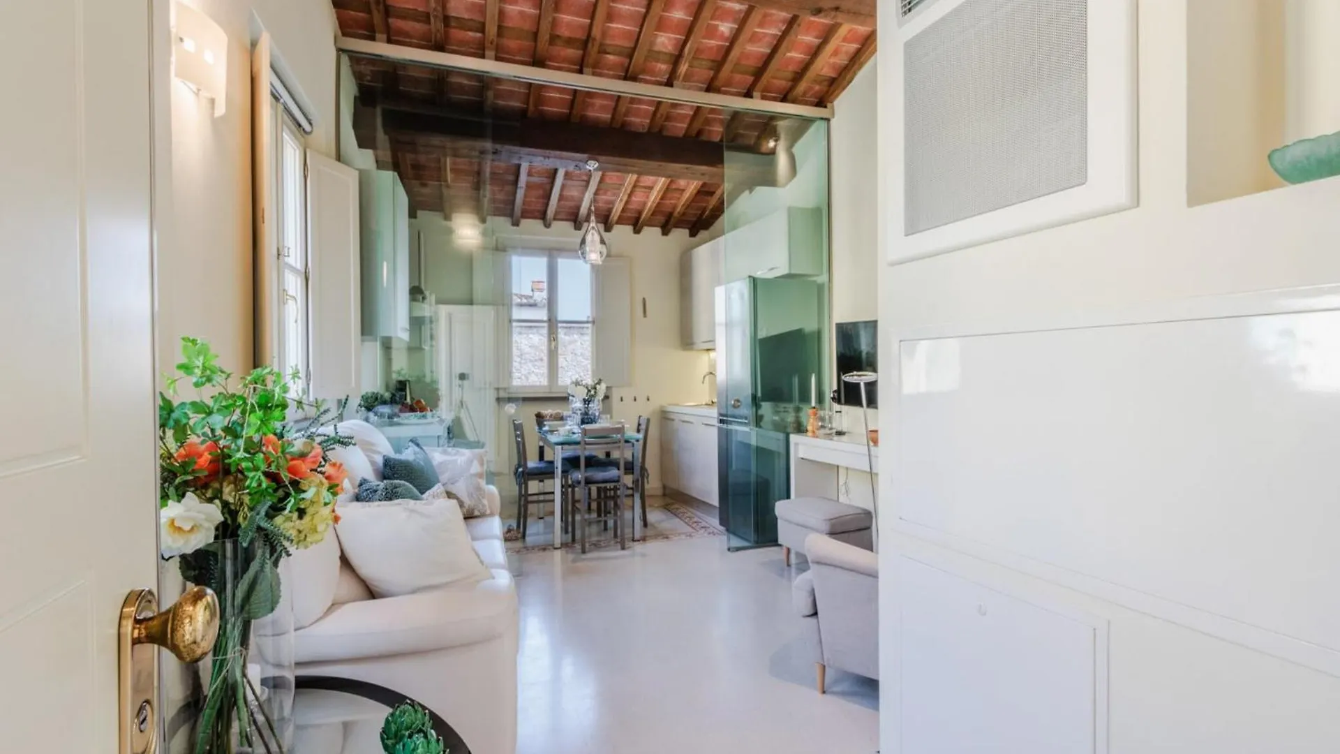 Serene Historic Apartment In Central Lucca